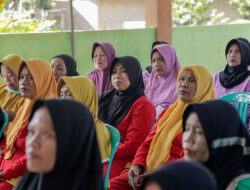 Orang Muda Ganjar Salurkan Bantuan Alat Potong Rumput Kepada Ibu-Ibu Kelompok Tani