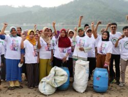 Santri Ganjar Ajak Jemaah Majelis Taklim Jaga Ekosistem Laut di Pesisir Tanggamus