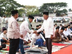 Plh Gubernur dan Ketua DPRD Lampung Salat Idul Adha di Lapangan Saburai