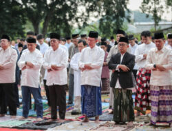 Salat Idul Adha di Lapangan Saburai, Mingrum Gumay: Mari Kita Tingkatkan Rasa Kepedulian