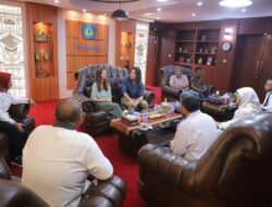 Rektor Unila Sambut Dua Mahasiswa Asing