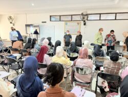 Perkuliahan Kembali Berlanjut, Rektor Bagikan Masker Pascaerupsi Krakatau